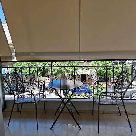 Faronita - Luxury In The Heart Of 칼라마타